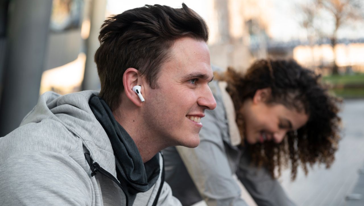 wireless earbud